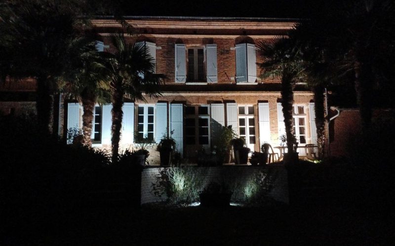 Façade la nuit